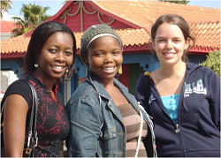 Zintle Zikhona Ruiters, Siyasanga Kambi et Lisa Moore